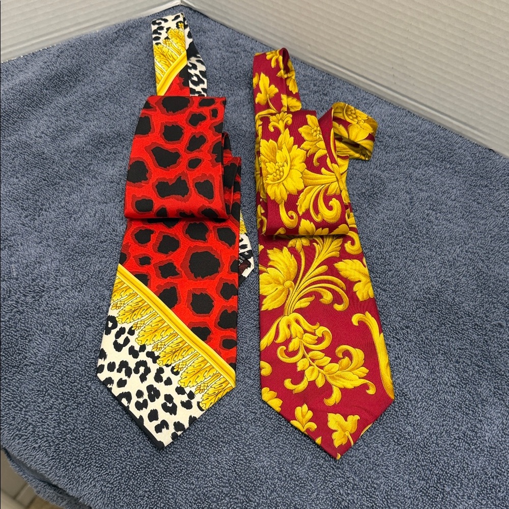 Versace Red Necktie Set with Gold Baroque & Black-White Accent